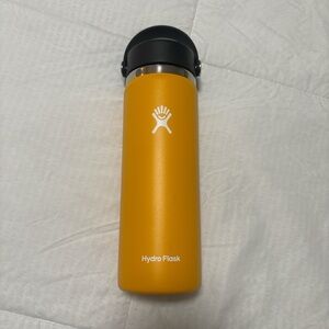 Hydro Flask Mustard Yellow Bottle with Black Lid
